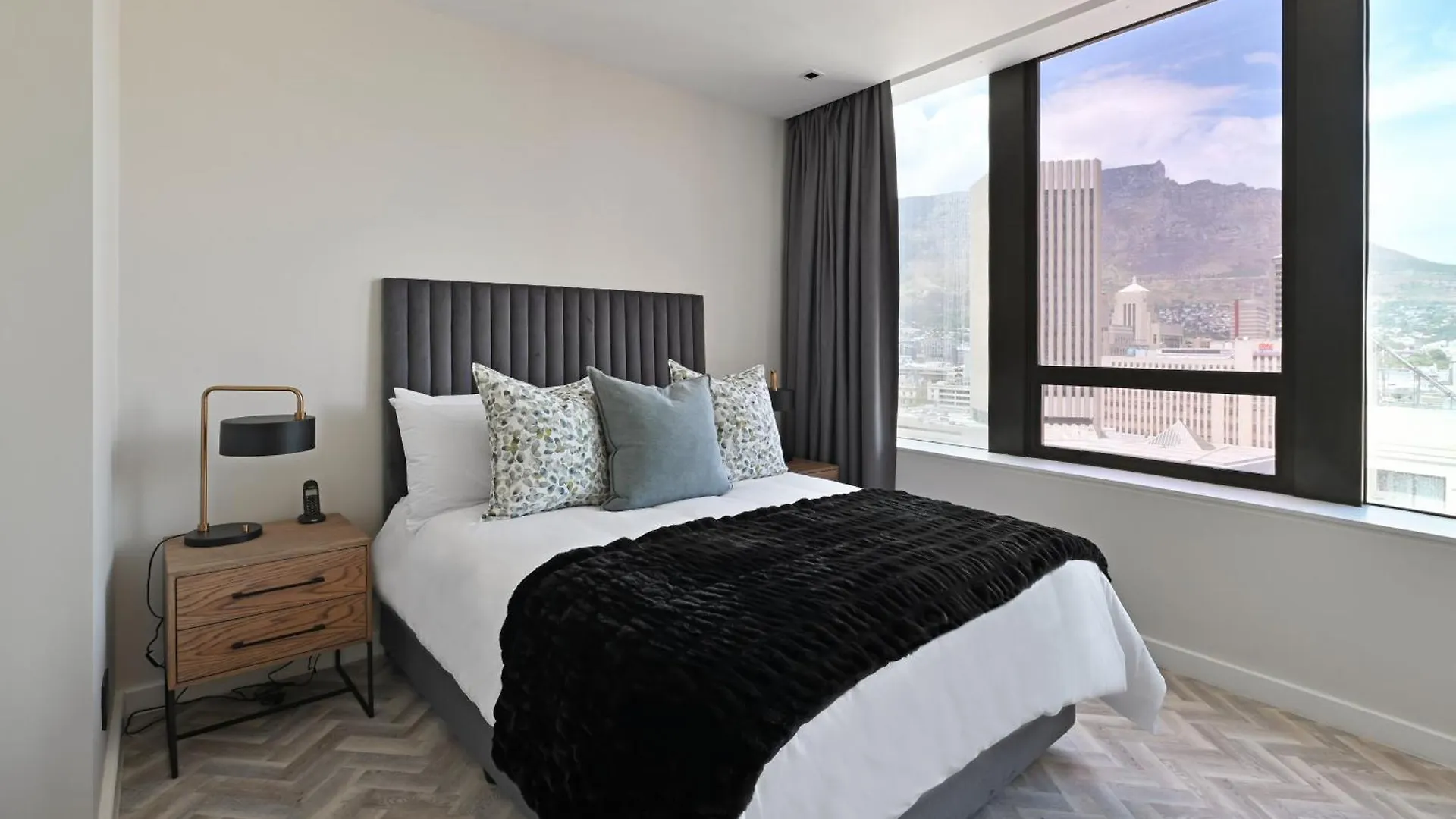 15Th-Floor 2-Bed Panoramic City Views & Modern Living Cape Town 0*,